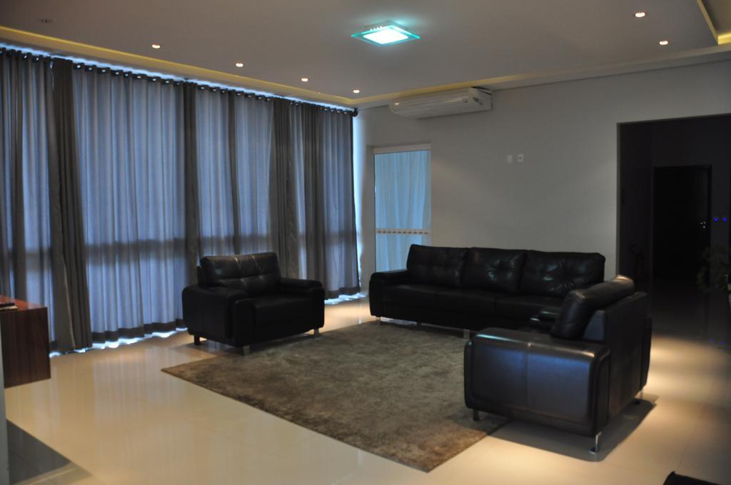 גויאנזיה Kamur Plaza Hotel מראה חיצוני תמונה