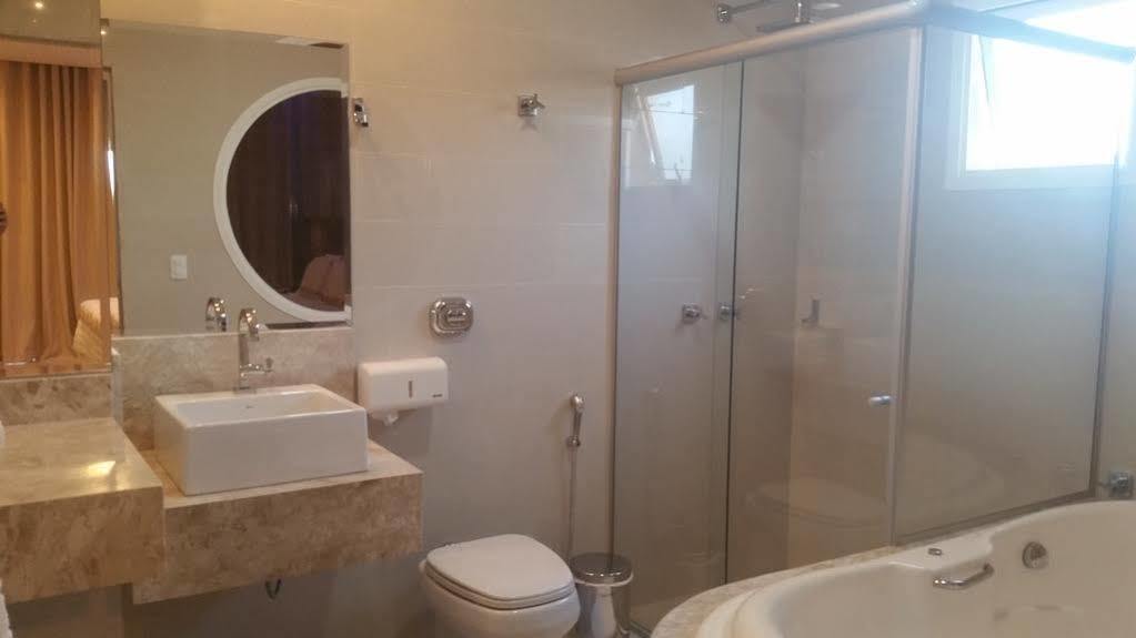 גויאנזיה Kamur Plaza Hotel מראה חיצוני תמונה